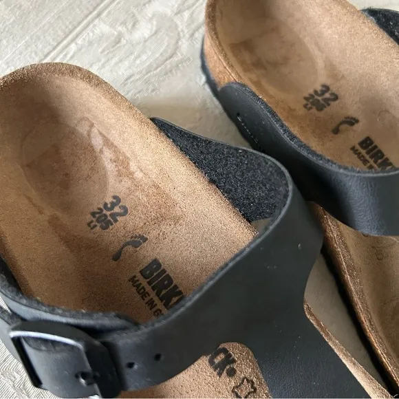 Birkenstock Gizeh birkoflor sandals kids size 1 super cute
