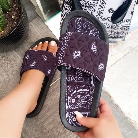 Black Bandana Pool Slide Sandal