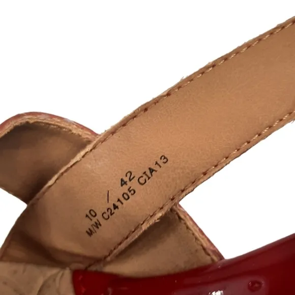 B.O.C Born Slingback Fire Engine Red Patent Leather Wedge 10 Women's Sandals