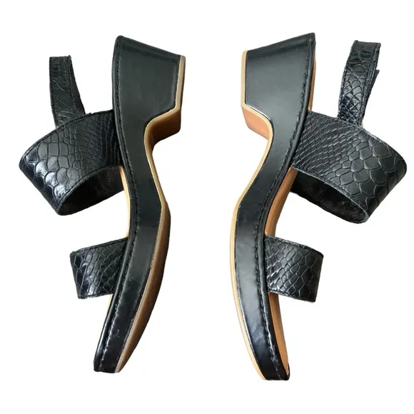 BORN Black Atzel Embossed Snakeskin Print Leather Block Heel Sandals 9