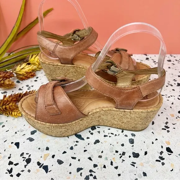 BORN Buckle Front Tan Women’s Wedge Cork Ankle Strap Sandals Sz 6
