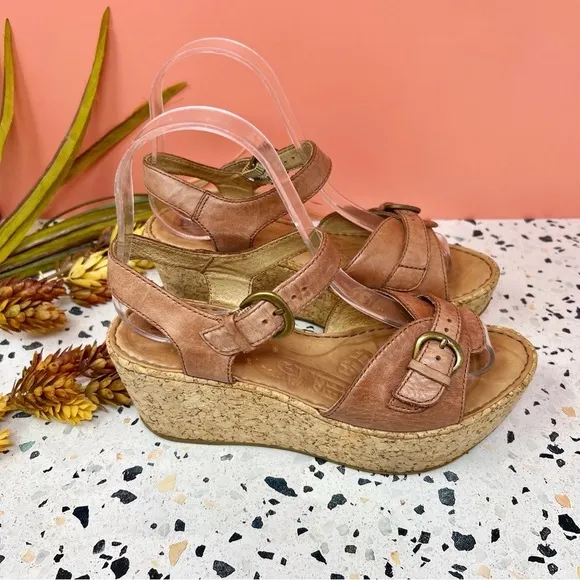 BORN Buckle Front Tan Women’s Wedge Cork Ankle Strap Sandals Sz 6