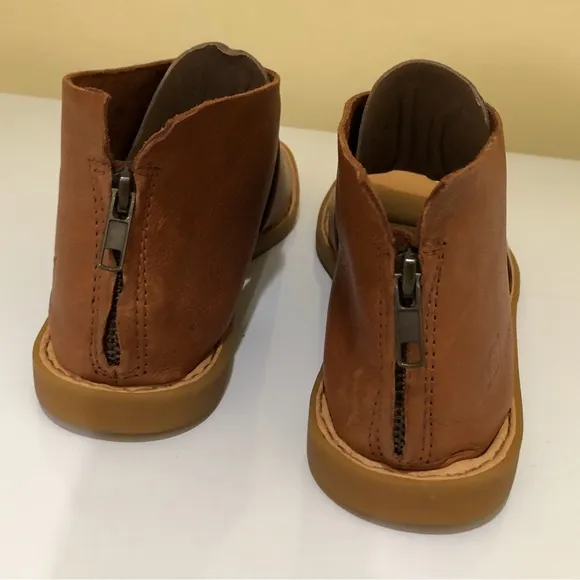 Born Flat sandals SIZE 8 -Pre Owned# Rarely Used.