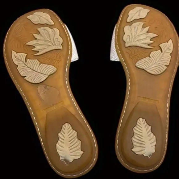 BORN MIA White Leather Flower Sandal Shoe Flat   Sz 6