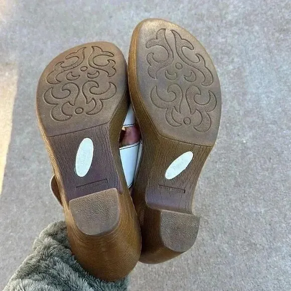 Born Salina Leather Slip on Sandals W/Adjustable Buckles Women’s Sz 9