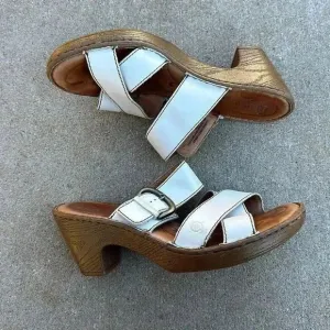 Born Salina Leather Slip on Sandals W/Adjustable Buckles Women’s Sz 9