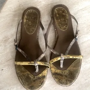 BOTTEGA VENETTA Italian iguana/leather strappy sandals, brown/yellow. 39 EUC