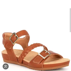 Brioso Solera Leather Sandals