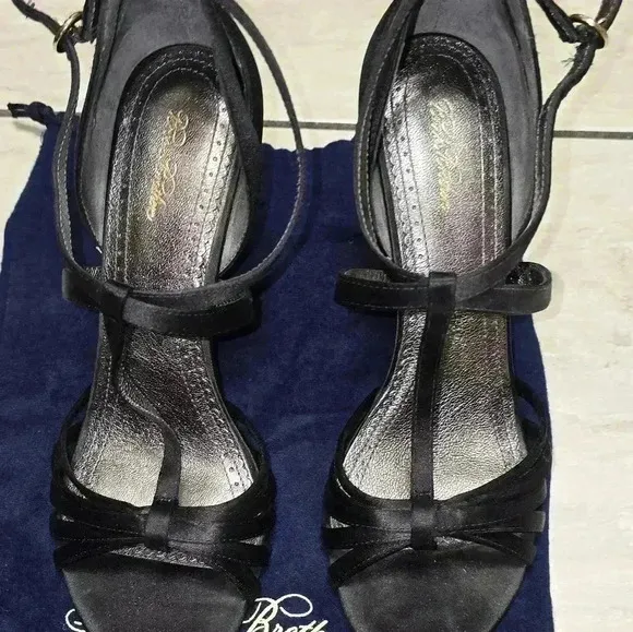 BROOK BROTHERS HIGH HEELED SATIN SANDAL SIZE 8.5