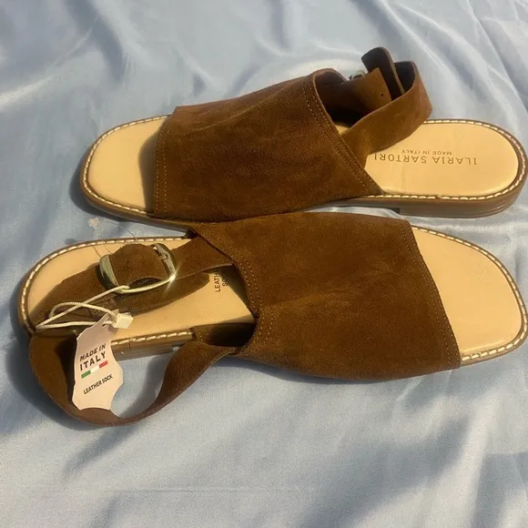 Brown Minimalist Slingback Sandals with Adjustable Buckle