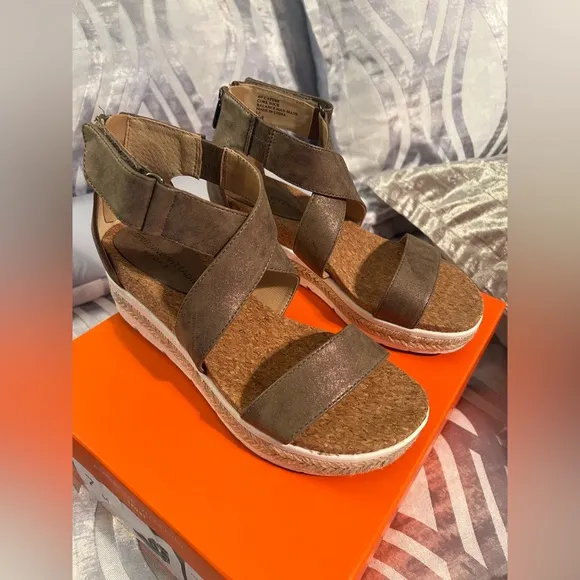 Brown Suede-Like Sandals with Crisscross Straps and Wedge Heel