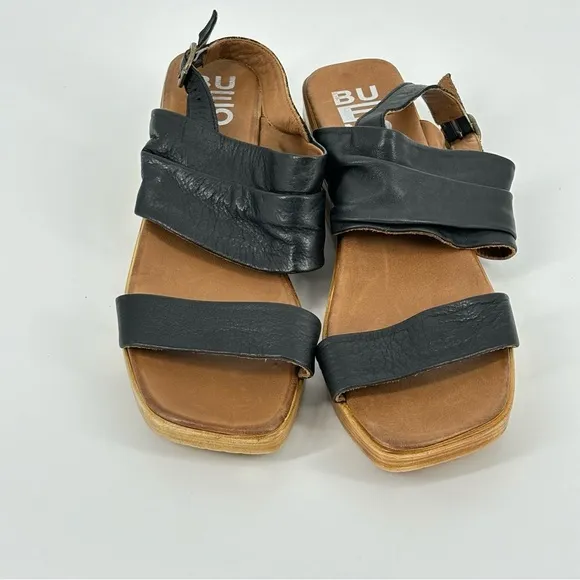 BUENO MAYA Black Leather Open Toe Ruched Mid Strap Wooden Wedge Sandals