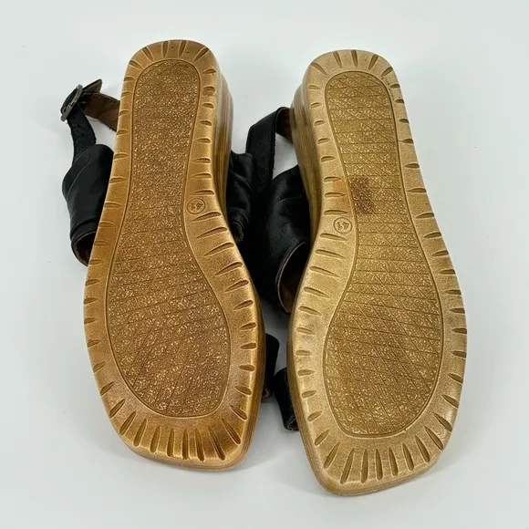 BUENO MAYA Black Leather Open Toe Ruched Mid Strap Wooden Wedge Sandals