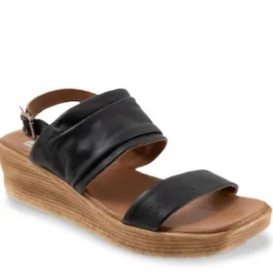 BUENO MAYA Black Leather Open Toe Ruched Mid Strap Wooden Wedge Sandals