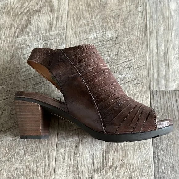bussola Lima Landry Gobba Taupe Sandals.