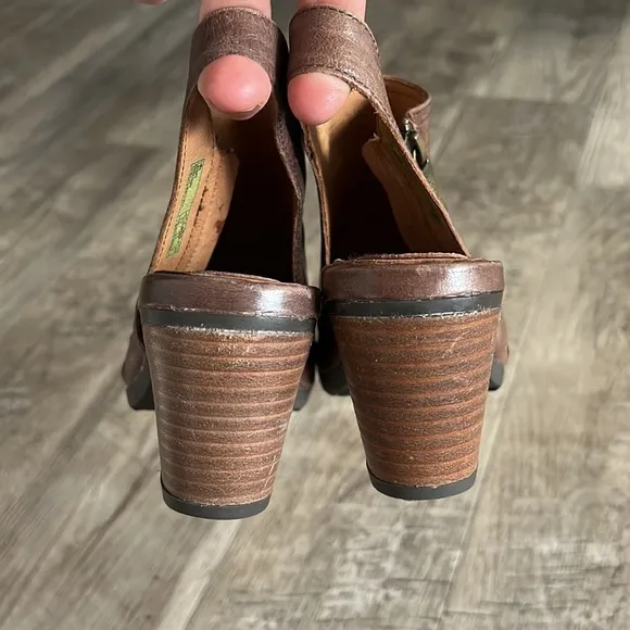bussola Lima Landry Gobba Taupe Sandals.