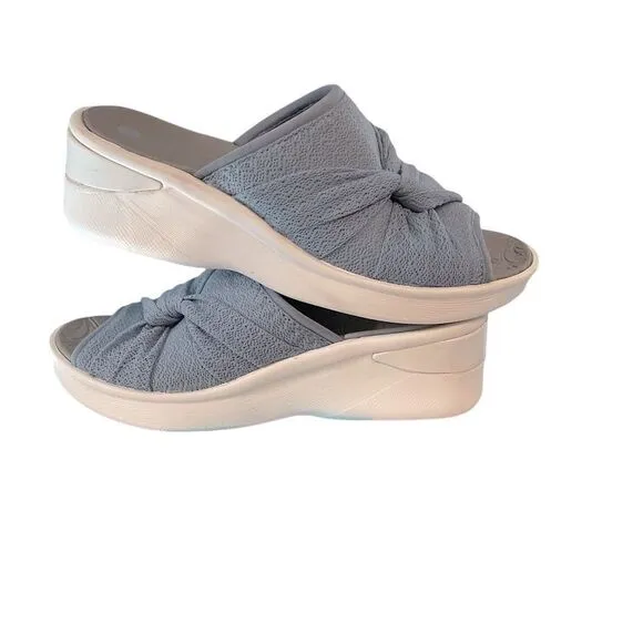 BZees NWT Smile More Slip On Wedge Sandals