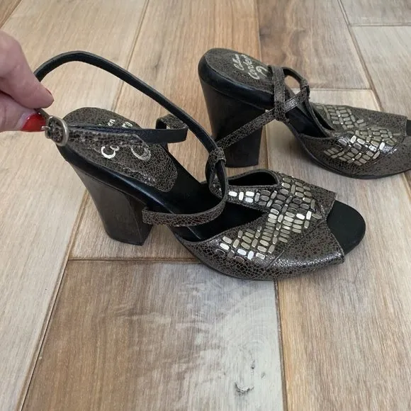 Caleen Cordero Leather Wood Heels Ankle Strap Sandals Silver Accents sz 6