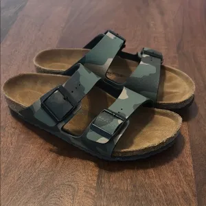 Camouflage Sandals with Buckle Straps