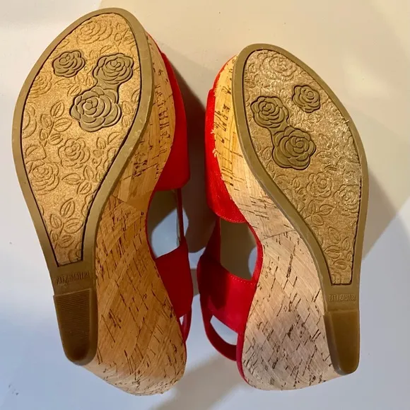 Carlos Santana Sandals Red 6 Carlos by Scarlett Suede Monet 4.5” Cork Heels NWOB