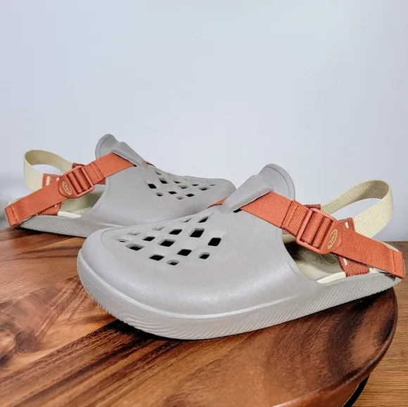 Chaco Chillos Clogs Men's Size 10 Beige and Orange Sandals Comfy Casual