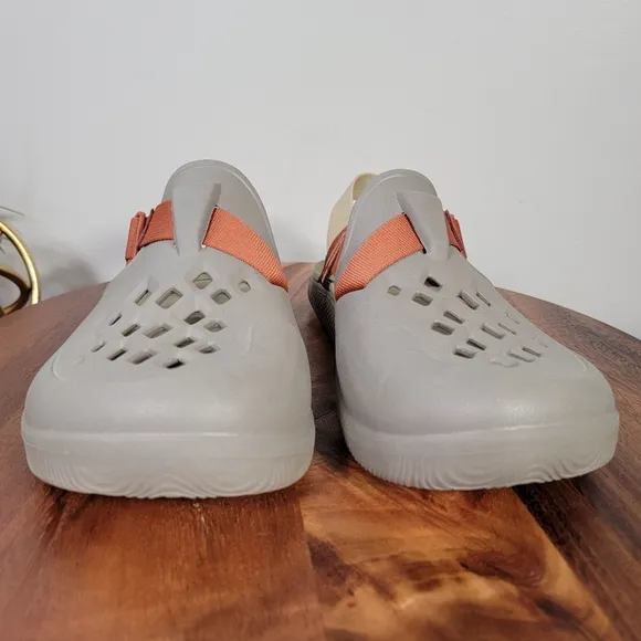 Chaco Chillos Clogs Men's Size 10 Beige and Orange Sandals Comfy Casual