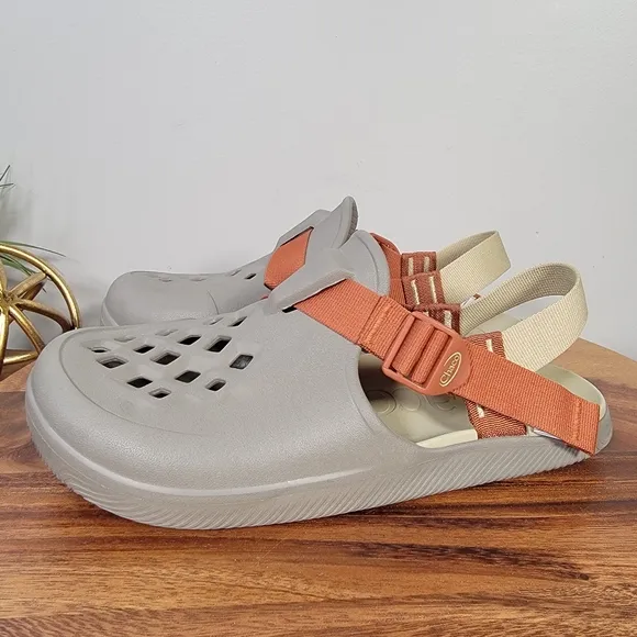 Chaco Chillos Clogs Men's Size 10 Beige and Orange Sandals Comfy Casual