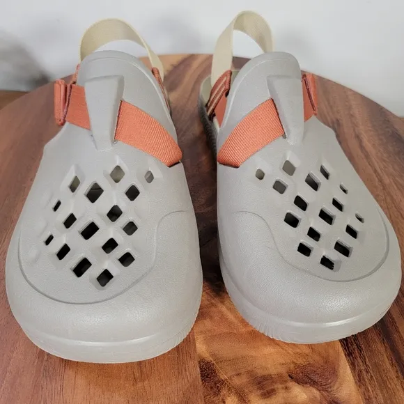 Chaco Chillos Clogs Men's Size 10 Beige and Orange Sandals Comfy Casual
