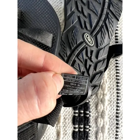 Chaco Men's Z/2 Adjustable Strap Classic Sandals Solid Black Size 8 NWOB Hiking