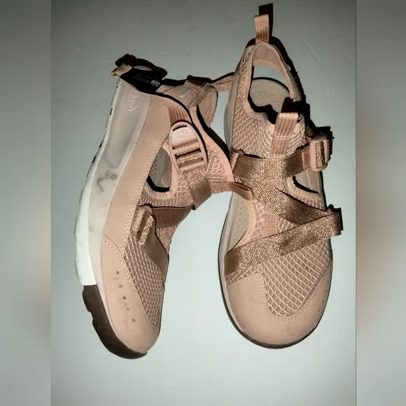 Chaco (Size 10) Rose Pink &amp; Metallic Adjustable Strap Outdoor Athletic Sandals