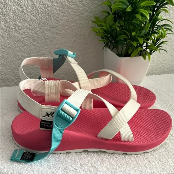 Chaco women Sandals - Pink and White