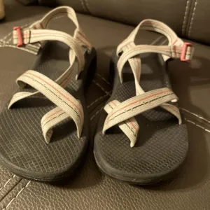 Chaco women’s size 9 adjustable sandals.