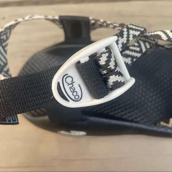 Chaco ZX1 Classic Black White Origami Sandals size 10