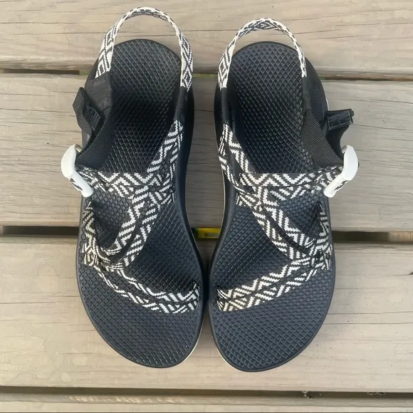 Chaco ZX1 Classic Black White Origami Sandals size 10