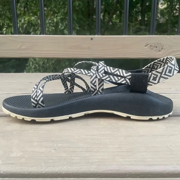 Chaco ZX1 Classic Black White Origami Sandals size 10