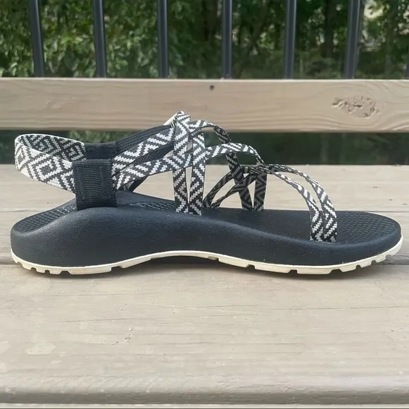 Chaco ZX1 Classic Black White Origami Sandals size 10