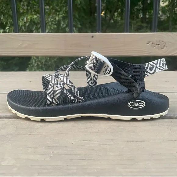Chaco ZX1 Classic Black White Origami Sandals size 10