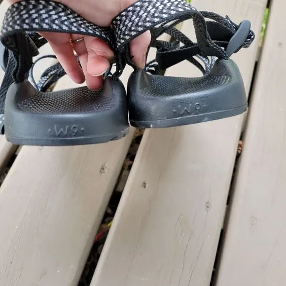 Chaco ZX/2 Classic Black White Gray Geometric Chevron Dagger Strappy Sandals 9