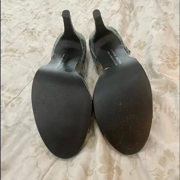 Chinese Lauder Blue Croc embossed sandals 6.5