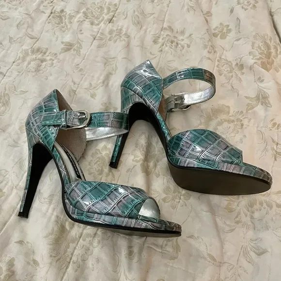 Chinese Lauder Blue Croc embossed sandals 6.5