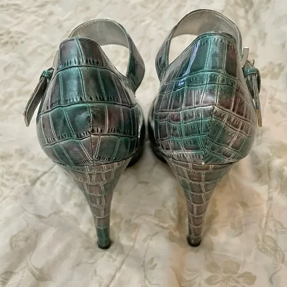 Chinese Lauder Blue Croc embossed sandals 6.5
