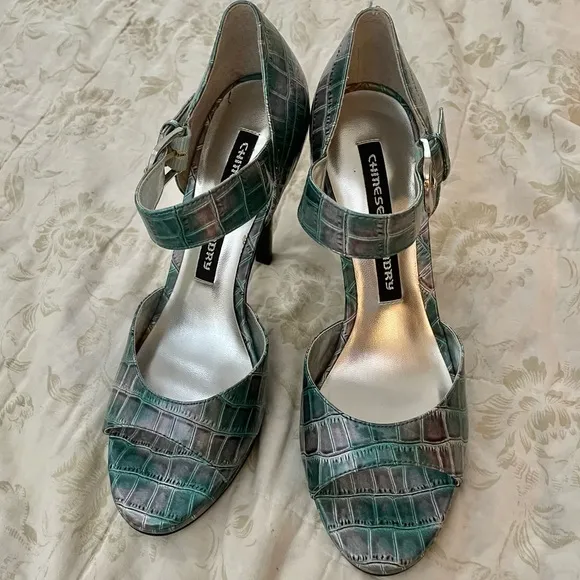 Chinese Lauder Blue Croc embossed sandals 6.5
