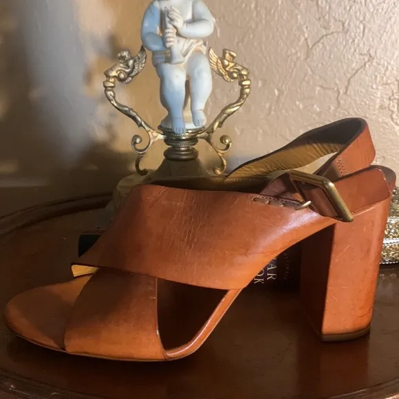 Chloe Made in Italy Natural Leather Sandal Heels.  Sz 39