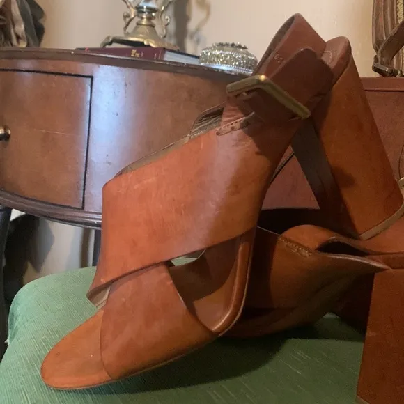 Chloe Made in Italy Natural Leather Sandal Heels.  Sz 39