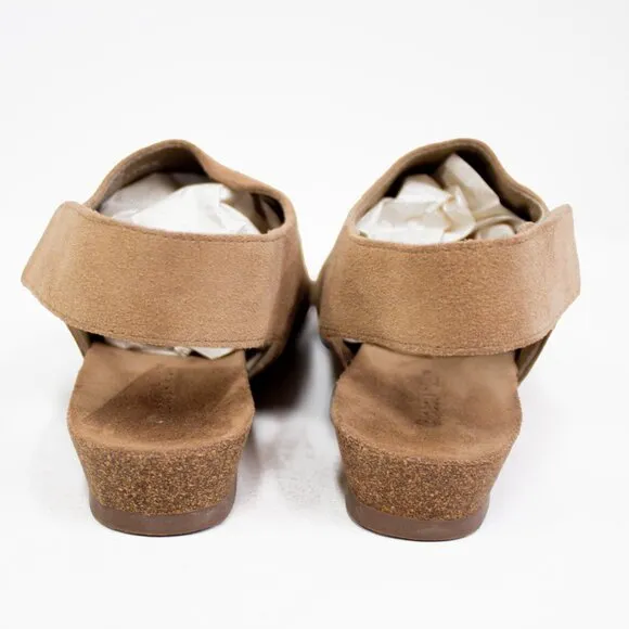 Chocolat Blu Women's Size 7.5 Platform Suede Leather Peep Toe Sandals Neutral