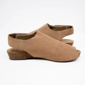 Chocolat Blu Women's Size 7.5 Platform Suede Leather Peep Toe Sandals Neutral