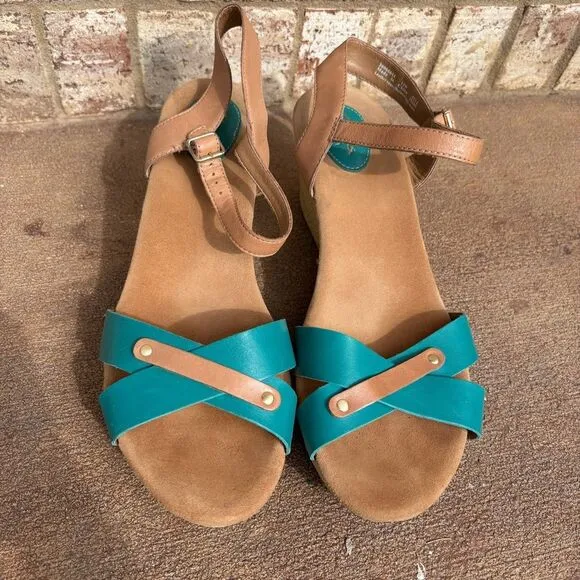 Clarks Artisan Leather Wedge Sandals Caslynn Regina Size 11 W Turquoise Beige