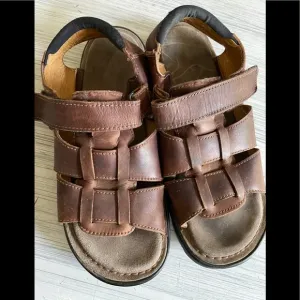 Clarks Mens Strappy Sandals Adjustable Strap Sz 9M