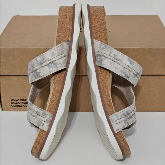 Clarks, womens, adorable floral print sandals. NIB-Size 7.5