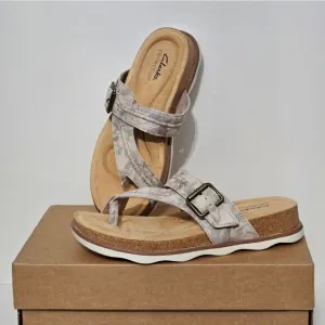 Clarks, womens, adorable floral print sandals. NIB-Size 7.5